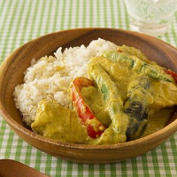 【ココナッツオイル】鶏肉と夏野菜のココナッツカレー